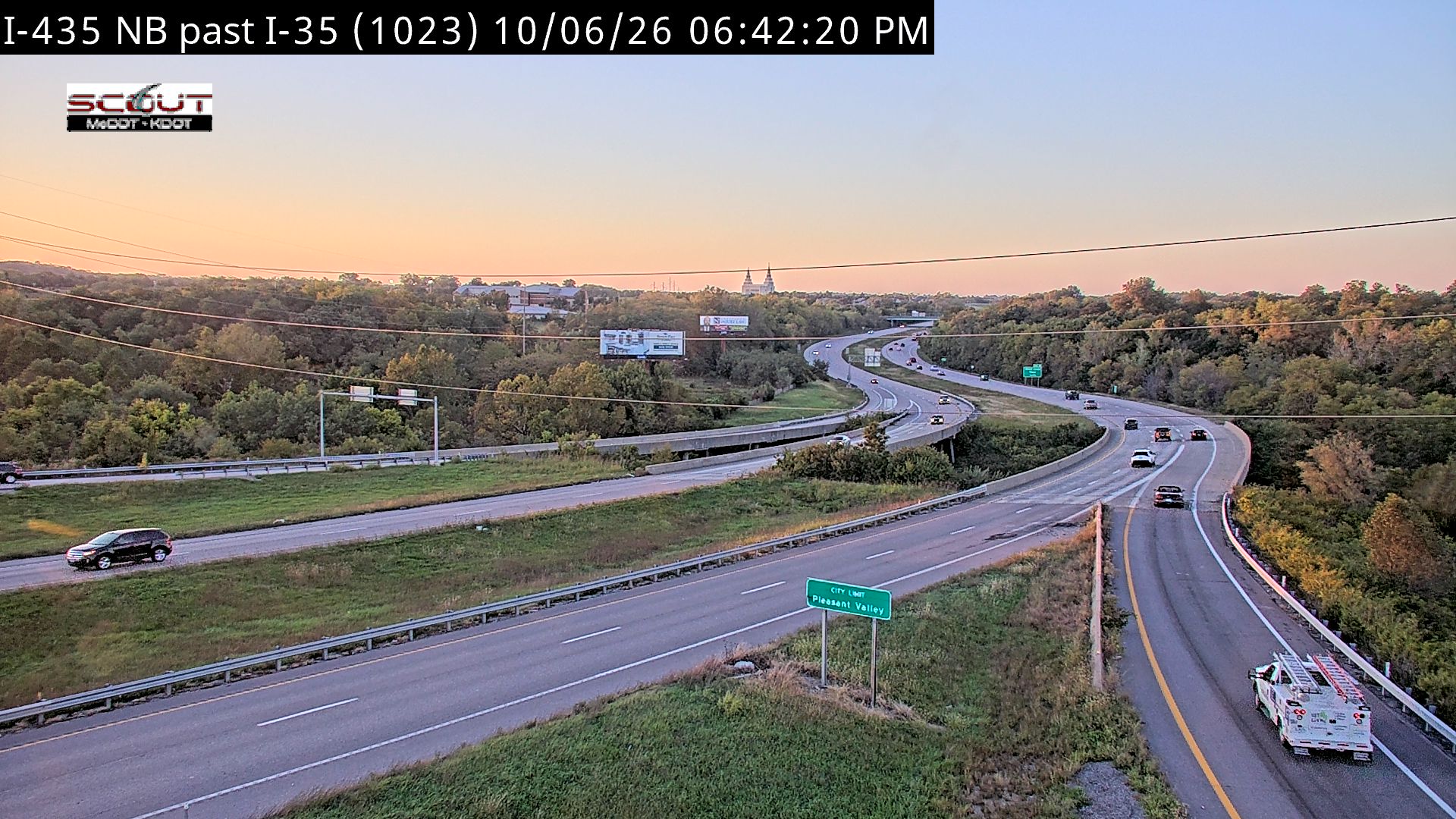 I-435 N @ North of I-35 live camera view