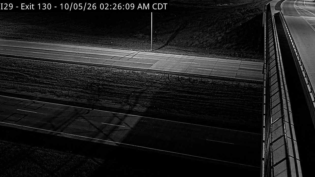 Brookings-5 miles south of town along I-29 @ MP 130 (road surface) live camera view