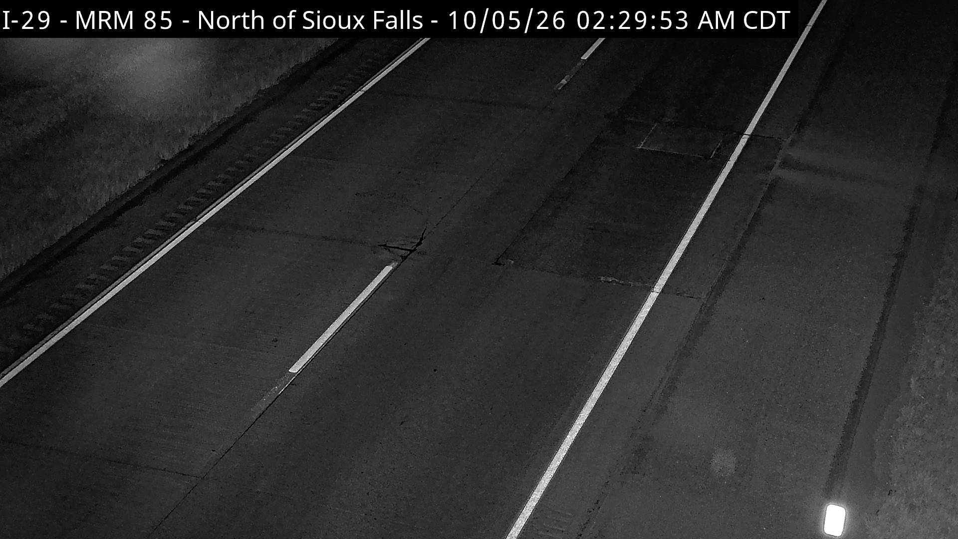 Sioux Falls - north of town along I-29 @ MP 85.3 (road surface) live camera view