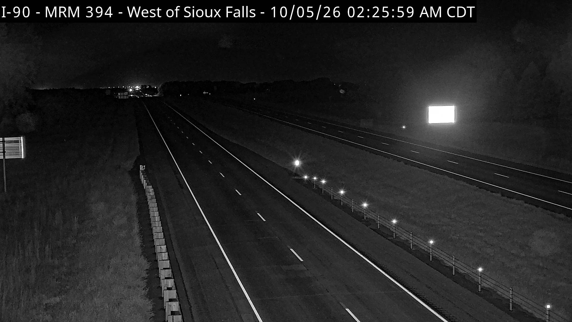 Sioux Falls - west of town along I-90 @ MP 394.4 (West) live camera view