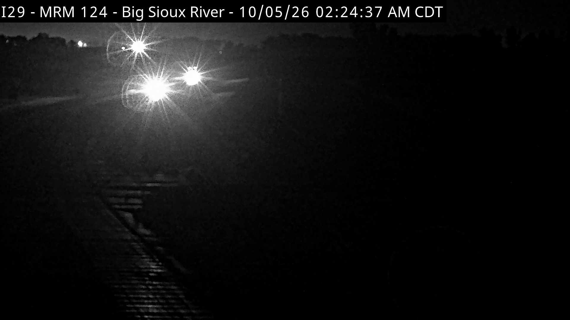 Big Sioux River- I-29 @ MP 124 zoom (1) live camera view