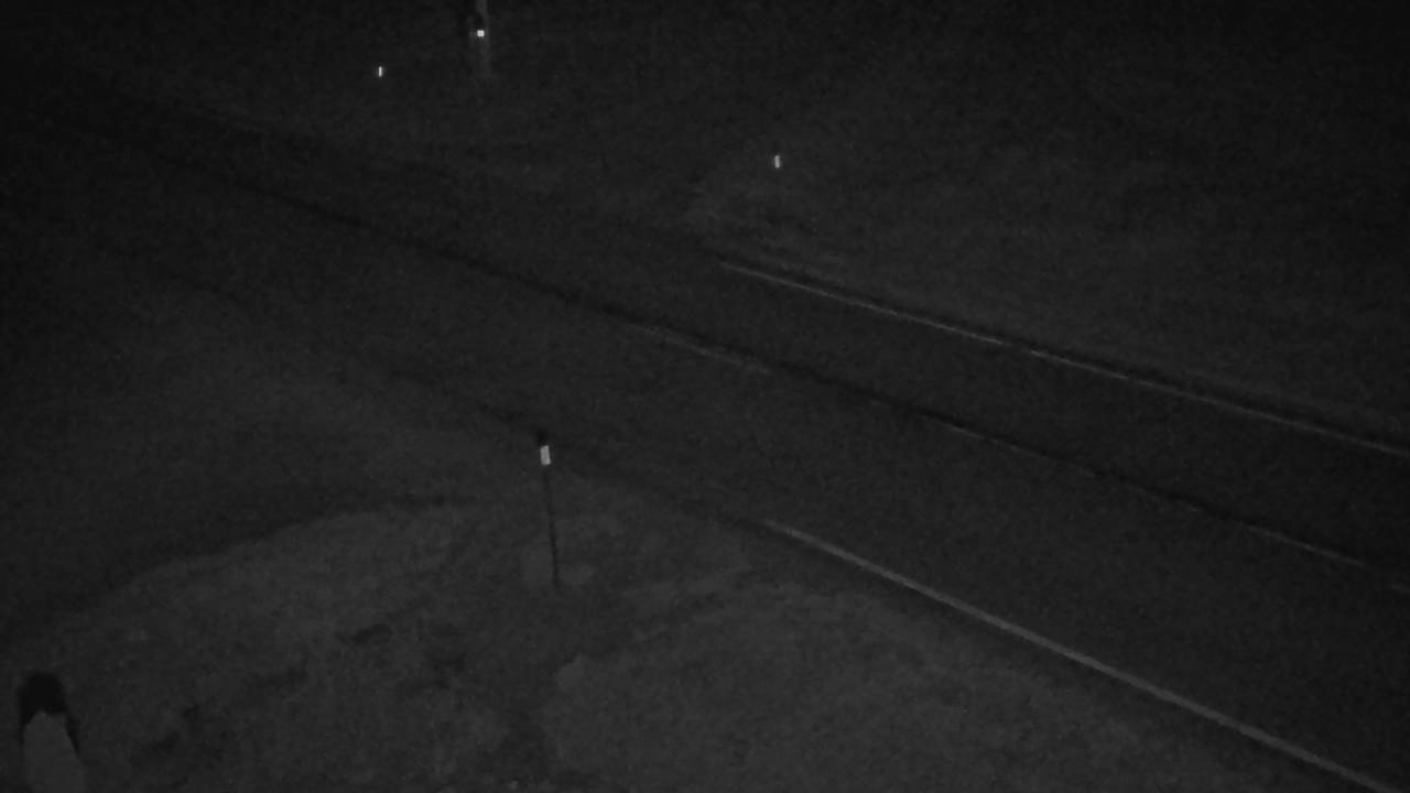 MT 81 East of Denton (Intersection) live camera view