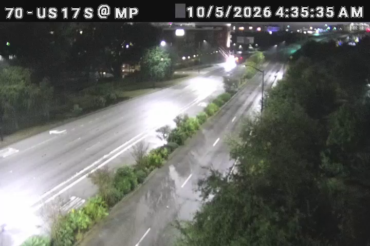 US 17 S @ Mt Pleasant (Holiday Inn) live camera view