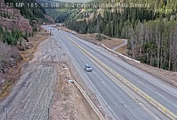I-70 MP 185.60 WB, 4.2 miles W of Vail Pass Summit live camera view