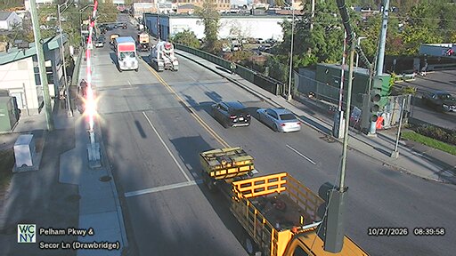 Fulton Avenue/Pelham Parkway Drawbridge at Secor Lane live camera view