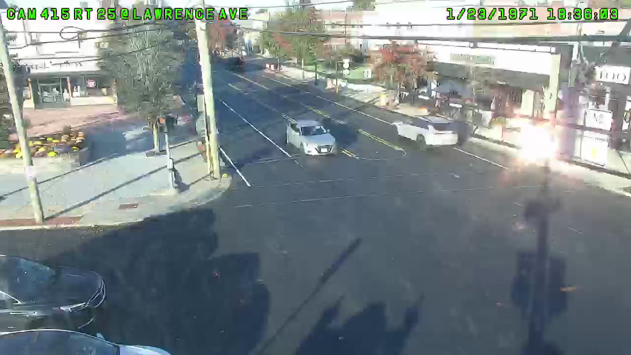 NY25 at Lawrence Ave live camera view