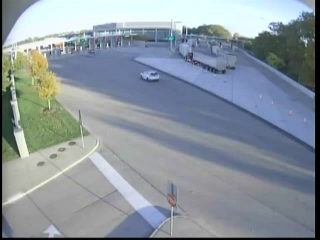 I-190 (Niagara Expy) at Canadian Toll Plaza live camera view