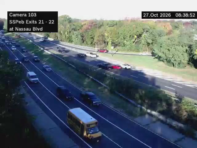 SSP between Exit 21 (Nassau Rd.) and Exit 22 (MSP) live camera view