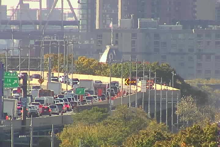 C1-MDE-01-Cntr_at_E.135th_St-Ex1 live camera view
