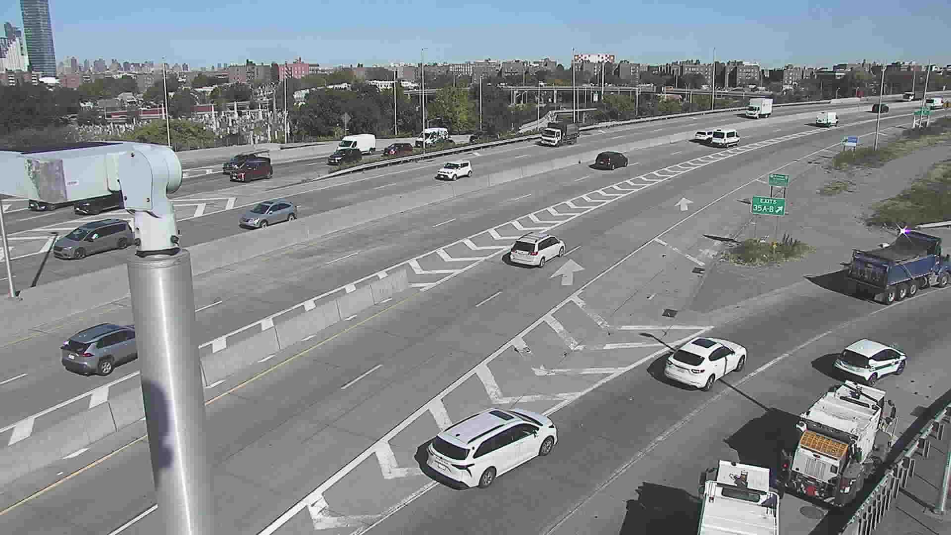C5-BQE-31-EB_at_54th_Ave live camera view