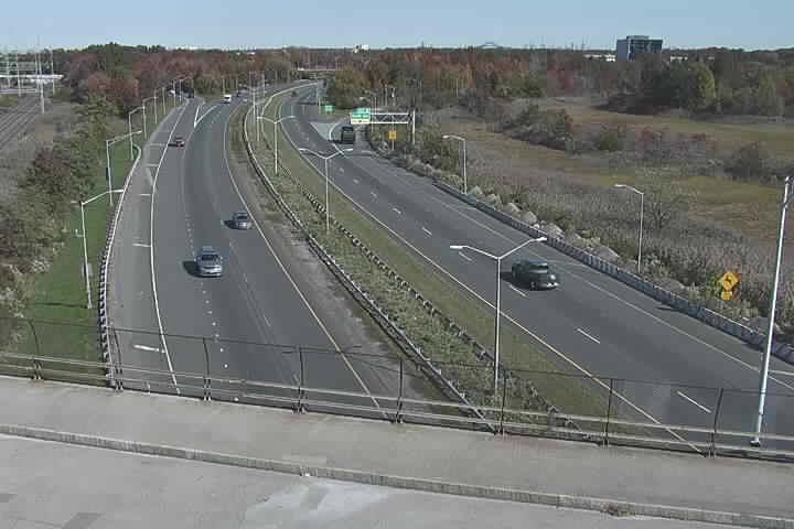C3-WSE-09-SB_at_Meredith_Blvd-Ex8 live camera view