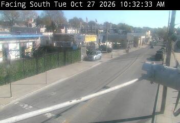 Metropolitan Ave @ Fresh Pond Rd live camera view
