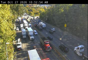 Long Island Expy @ East Hampton Blvd live camera view