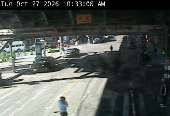 Roosevelt Ave @ Elmhurst Ave live camera view
