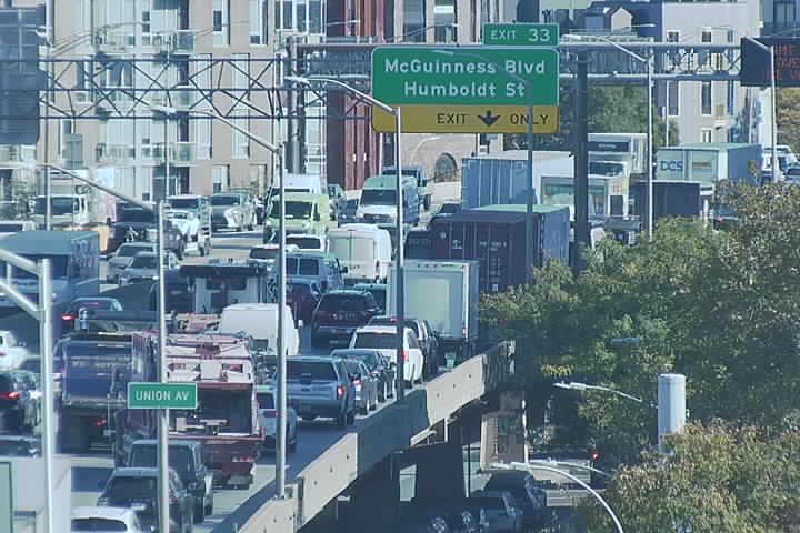 C2-BQE-27-EB_at_Mtrpolitan_Av-Ex32 live camera view