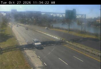 Hutchhinson River Pkwy @ Waterbury Ave live camera view