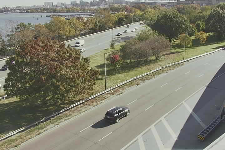 C5-GCP-07-EB_at_Ditmars_Blvd-Ex9 live camera view
