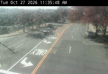 Hylan Blvd @ West Fingerboard Rd & Sand Ln live camera view