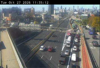Long Island Expy @ Greenpoint Ave live camera view