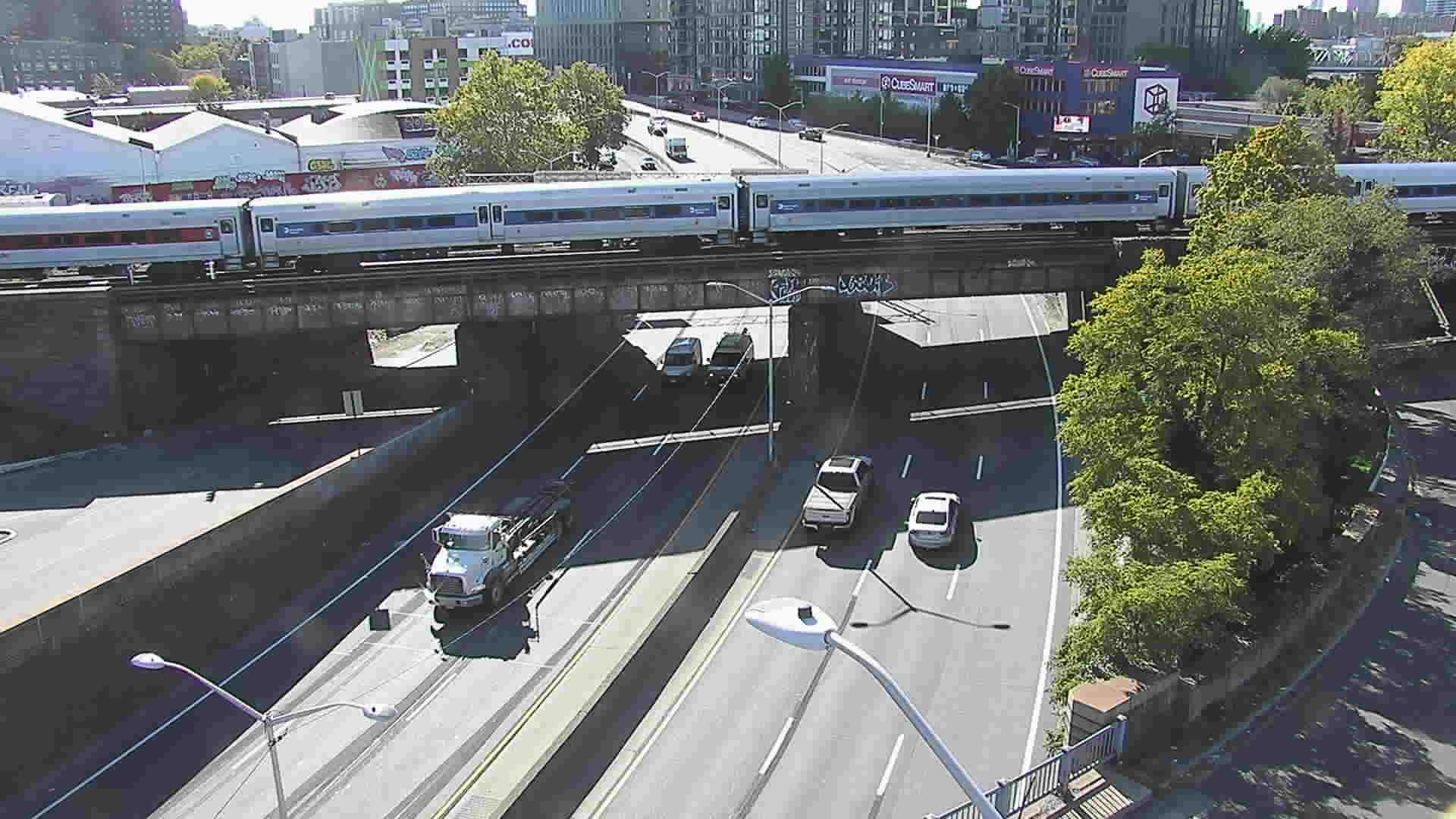 C1-MDE-03-SB_at_E.138th_St-Ex3 live camera view