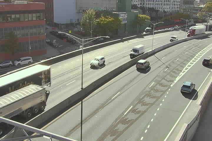 C1-MDE-04-SB_at_Grand_Concrse-Ex3 live camera view