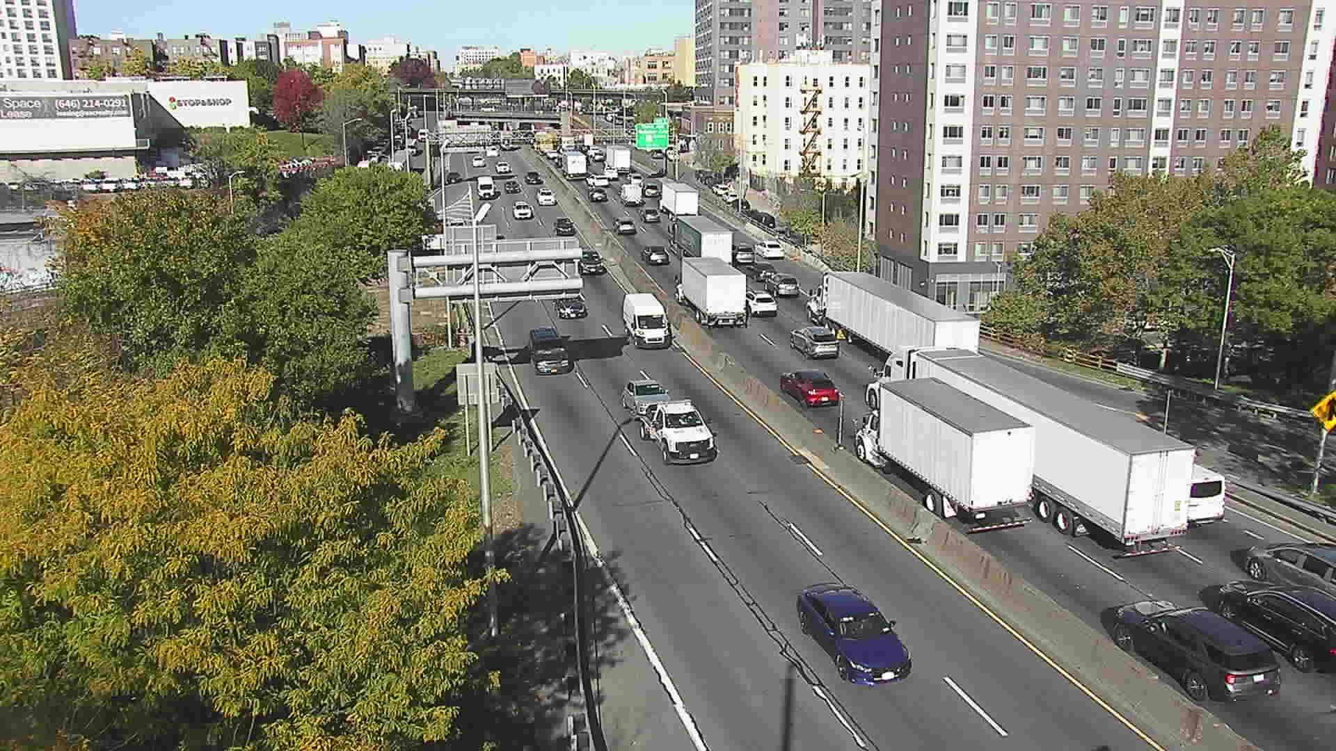 C1-SHE-02-SB_at_Cross_Brx_Expwy live camera view