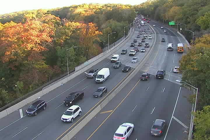 C1-MDE-14-NB_at_Mosholu_Pkwy-Ex12 live camera view